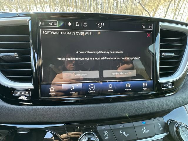 Used 2024 Chrysler Pacifica Touring-L image 21