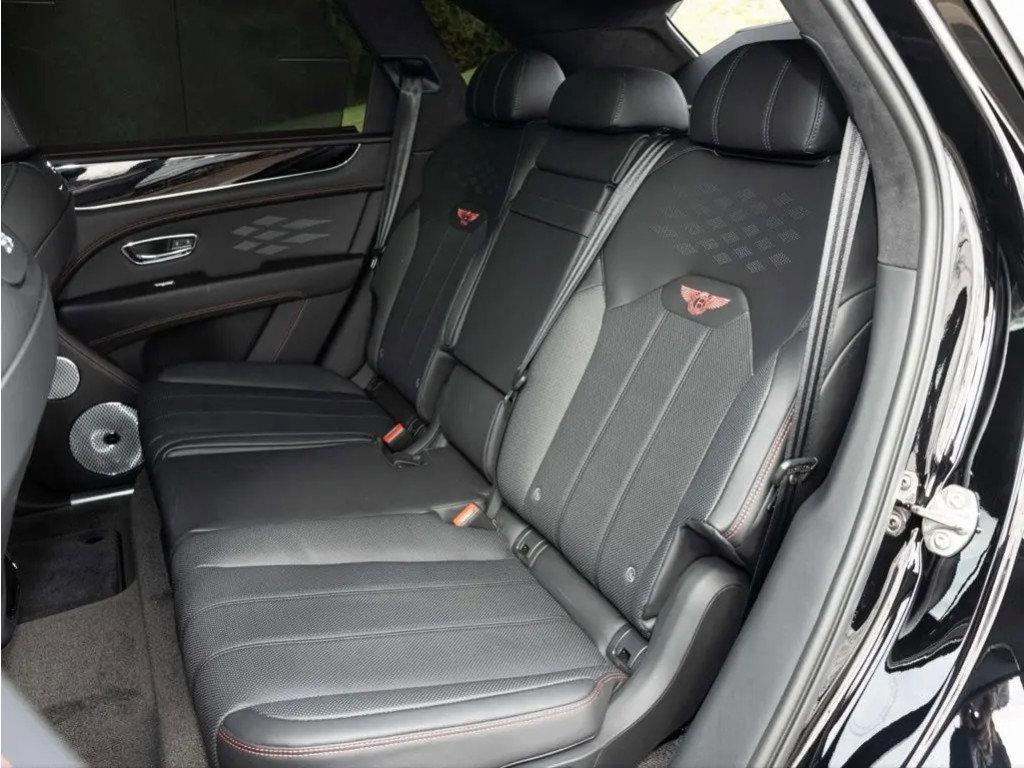 Used 2025 Bentley Bentayga V8 image 58