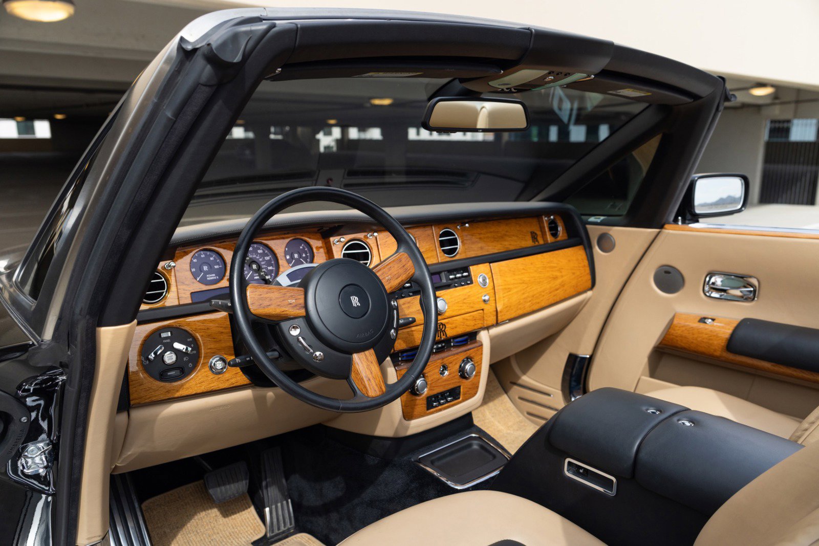Used 2009 Rolls-Royce Phantom Drophead Coupe image 9