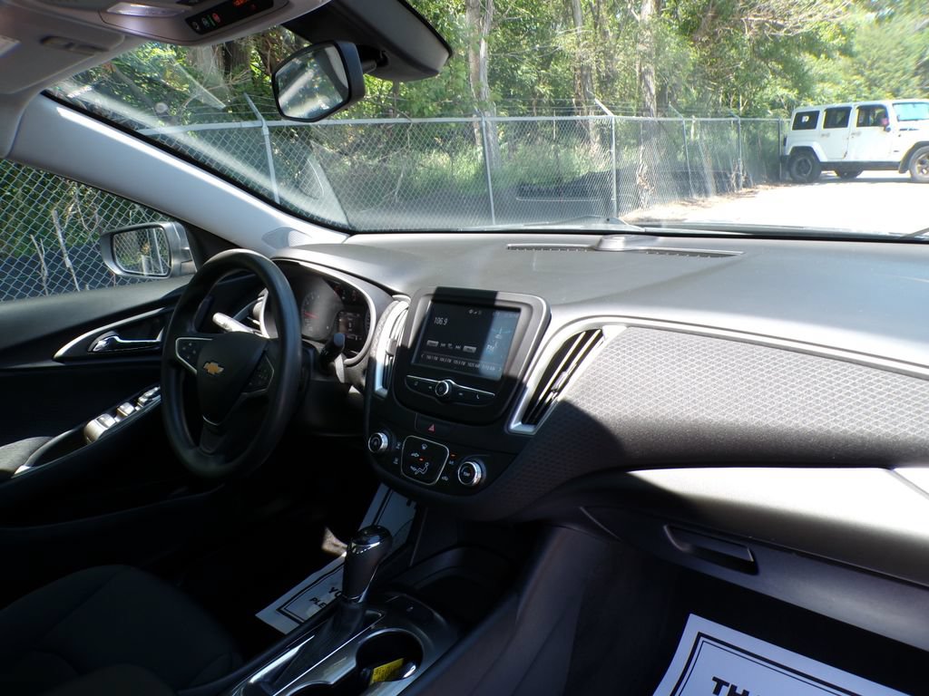 Used 2018 Chevrolet Malibu LS FWD image 12