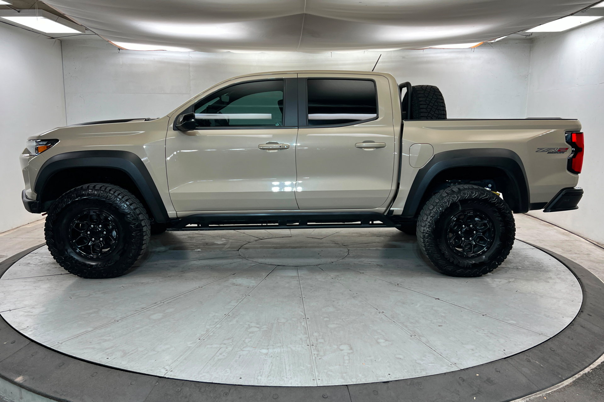 Used 2024 Chevrolet Colorado ZR2 w/ ZR2 Bison Edition AWD/4WD image 2