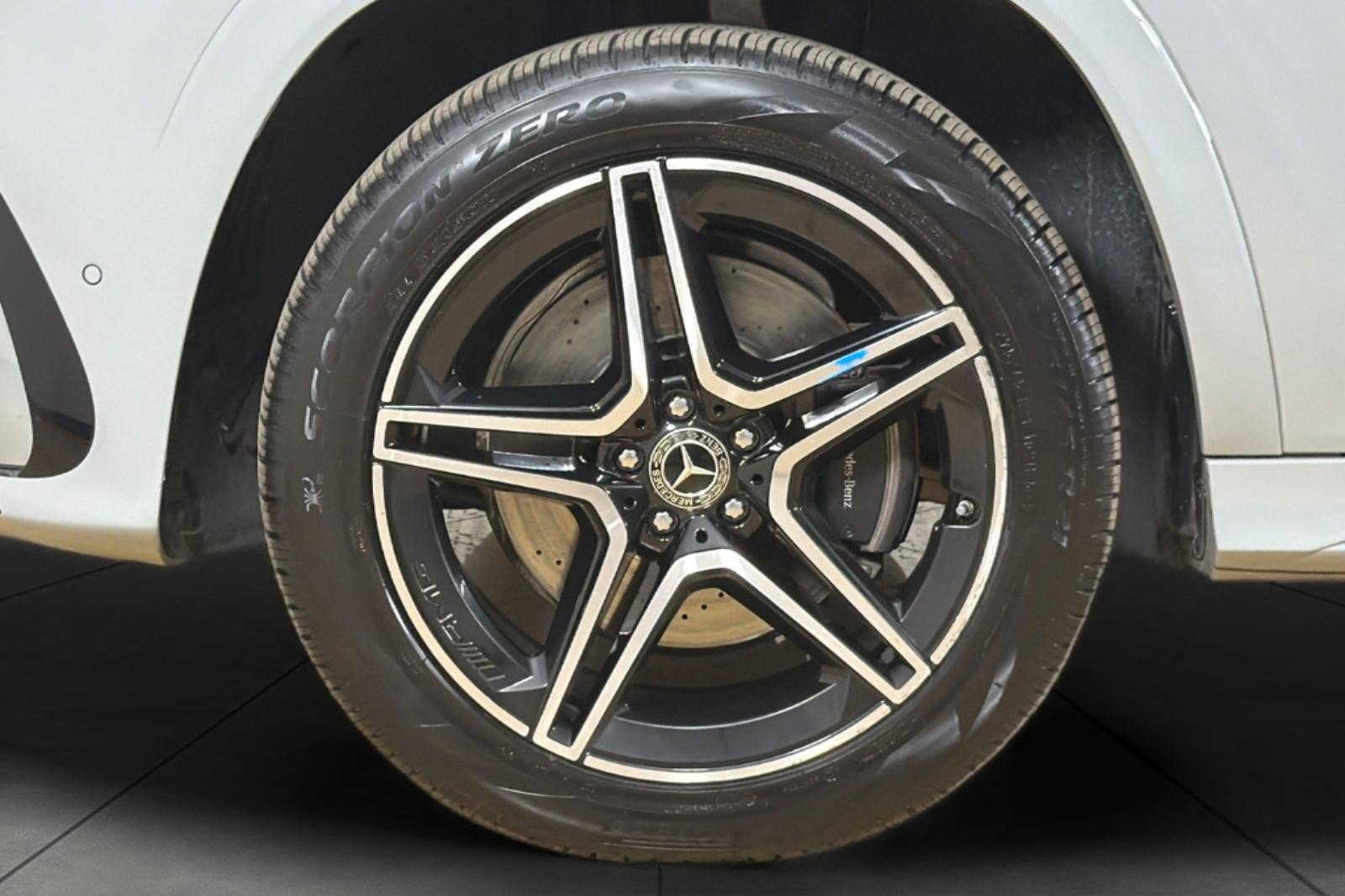 Used 2024 Mercedes-Benz GLS 450 4MATIC image 26