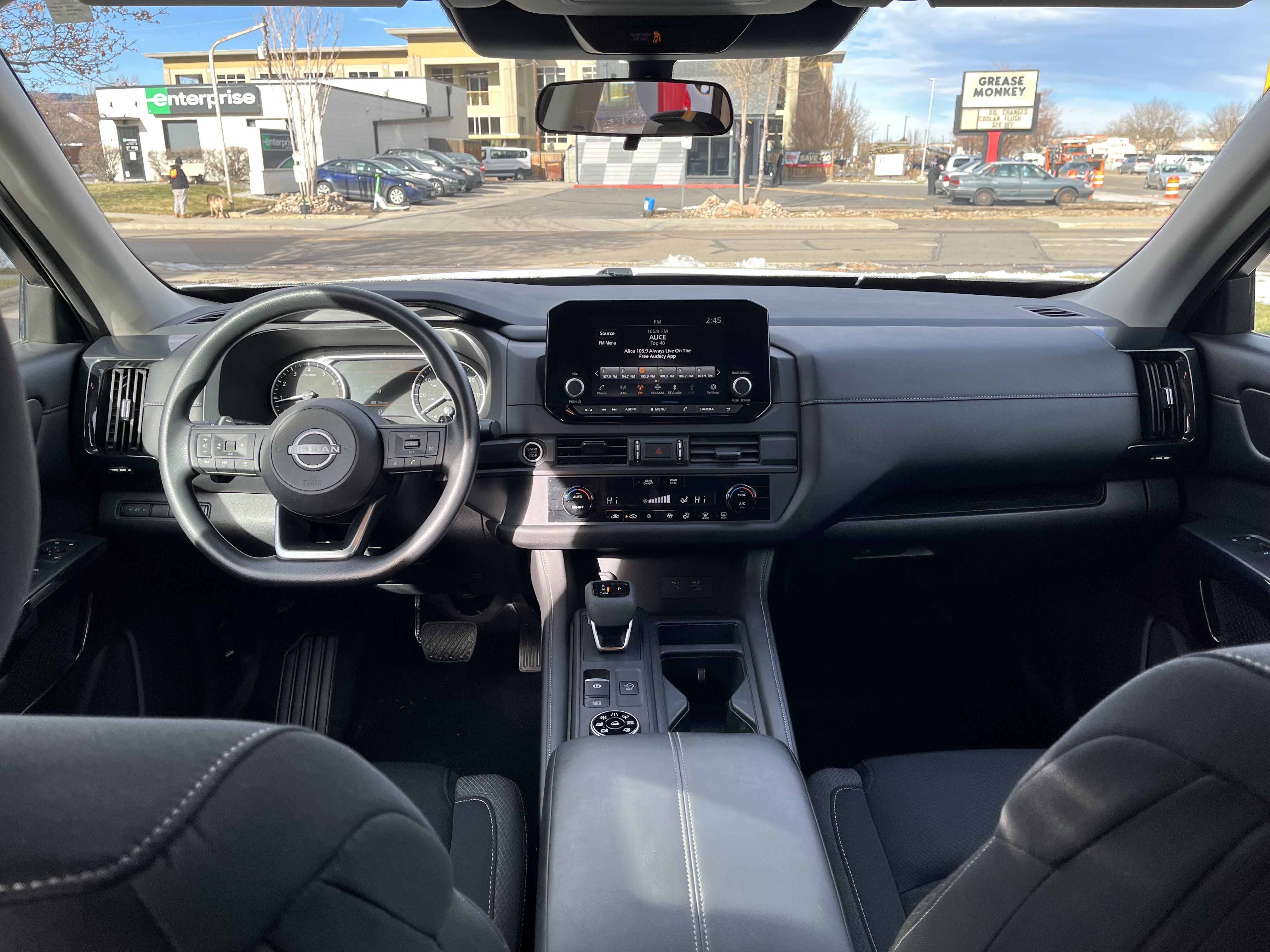 Used 2024 Nissan Pathfinder S image 24