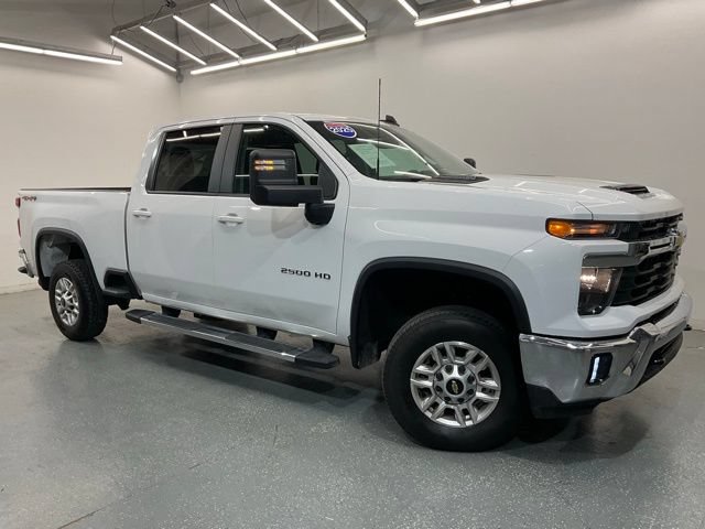 Used 2025 Chevrolet Silverado 2500 LT w/ Convenience Package AWD/4WD image 2