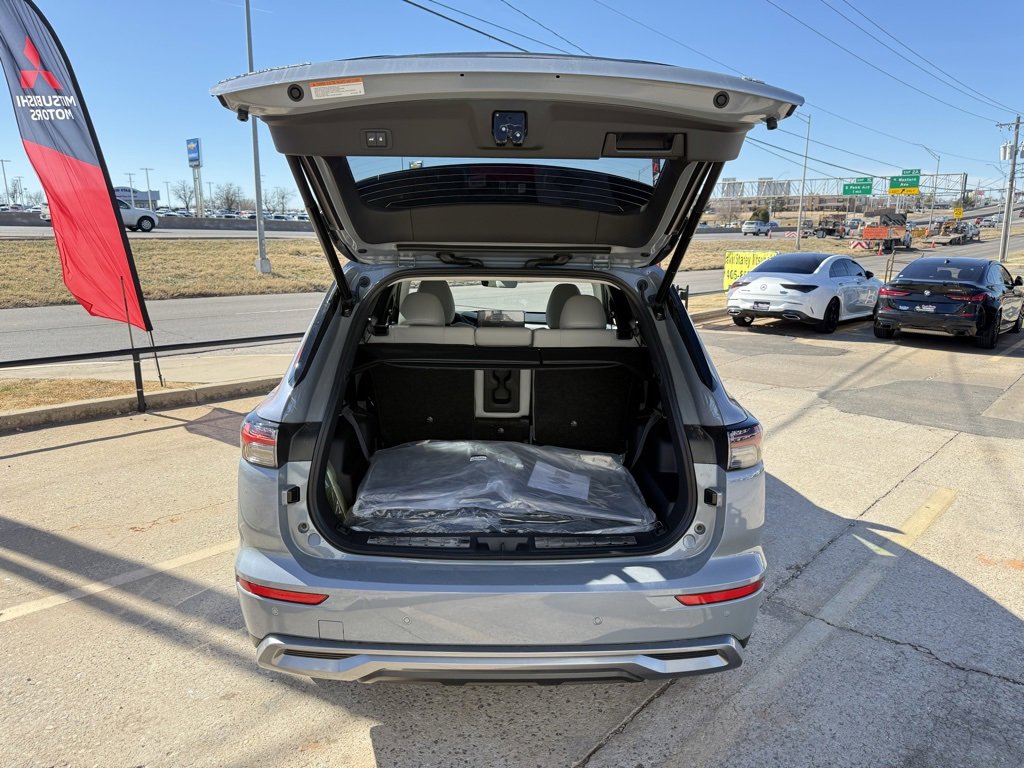 New 2026 Mitsubishi Outlander SE image 9