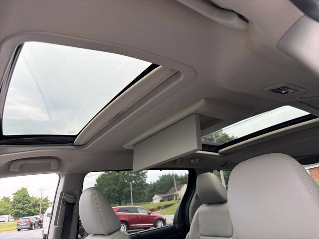 Used 2015 Toyota Sienna Limited Premium w/ Four Season Floor Mat Package AWD/4WD image 45