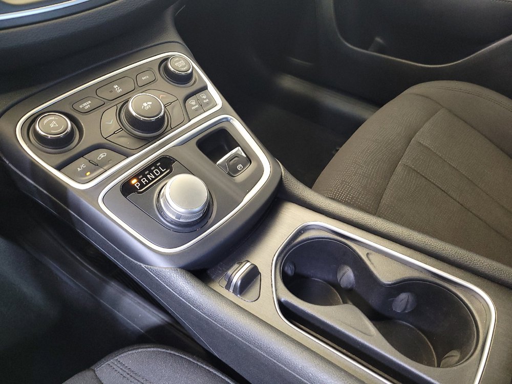 Used 2015 Chrysler 200 Limited FWD image 26