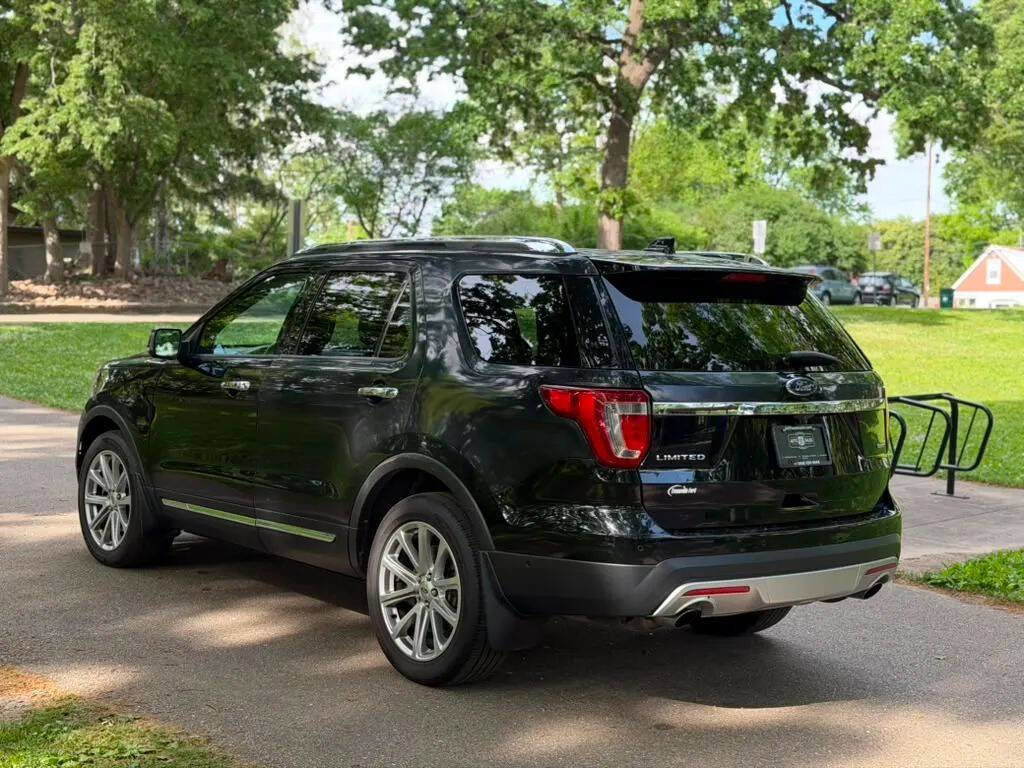 Used 2017 Ford Explorer Limited w/ Equipment Group 301A AWD/4WD image 4