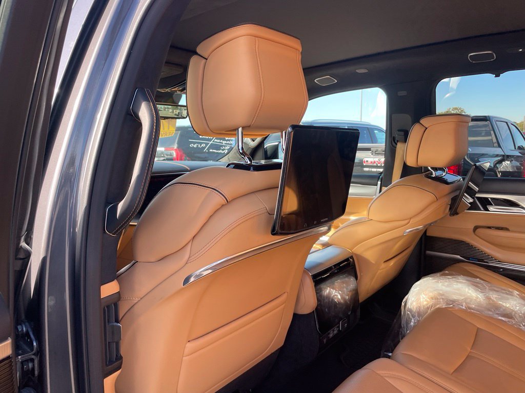 Used 2023 Jeep Grand Wagoneer L Series III w/ Rear Seat Video Group 1 AWD/4WD image 23