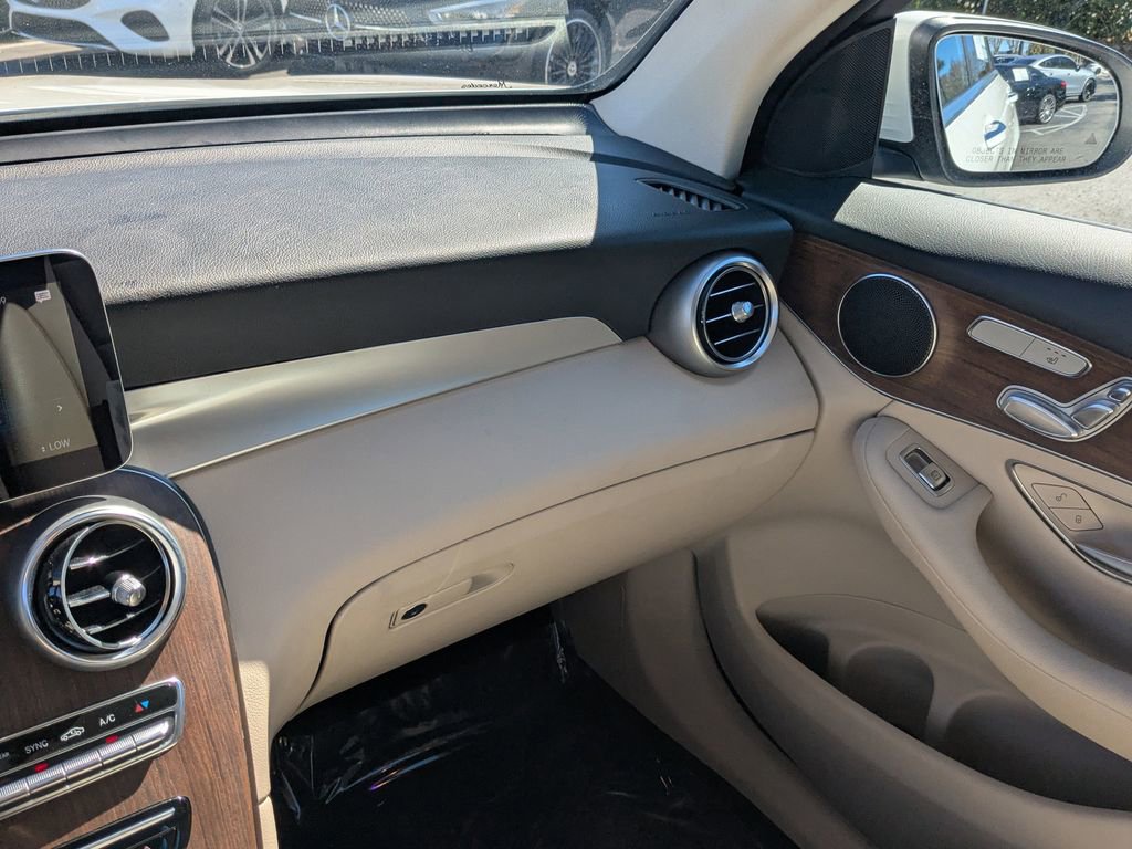 Certified 2022 Mercedes-Benz GLC 300 4MATIC w/ Premium Package Lite image 4