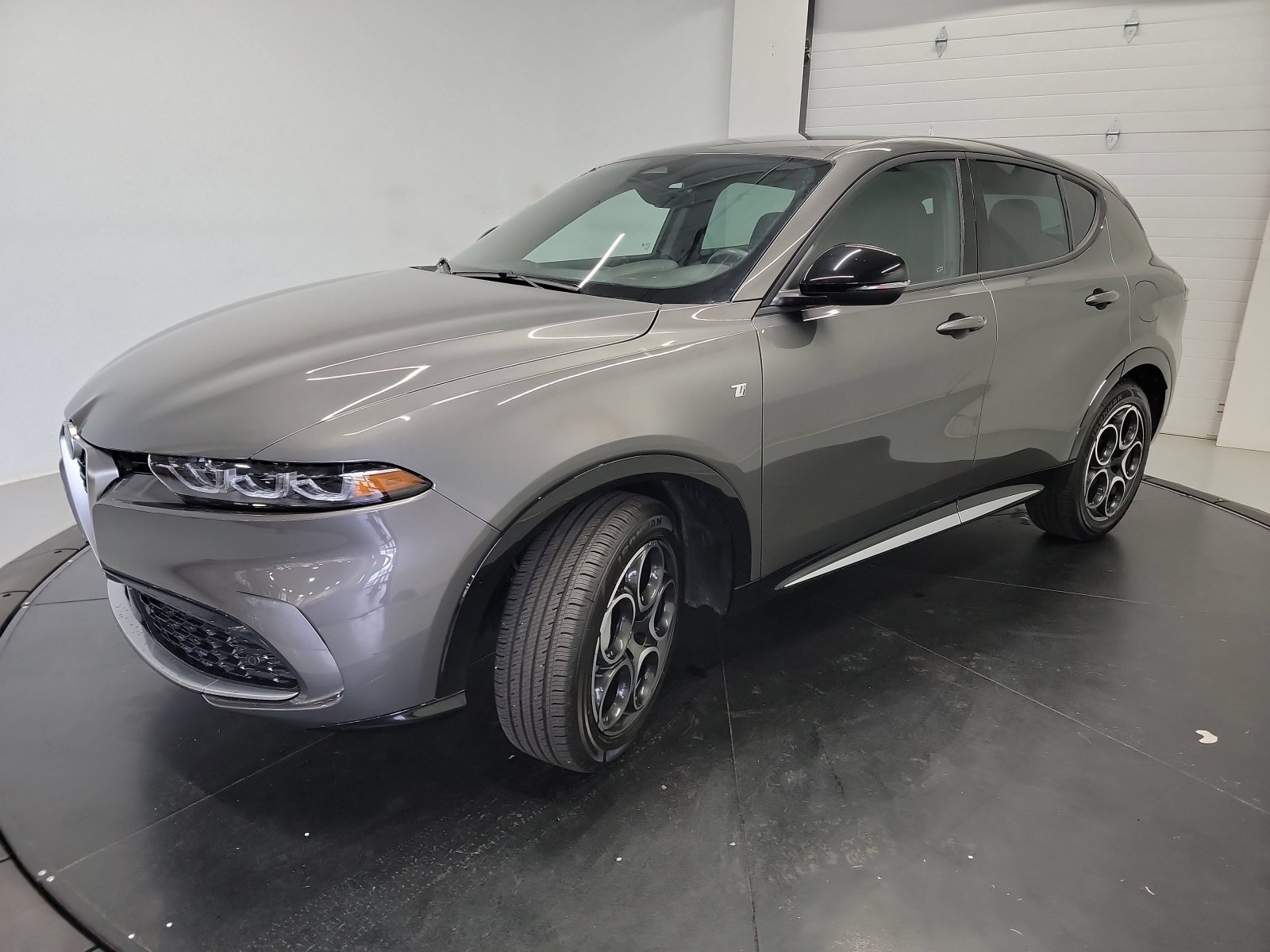 Used 2024 Alfa Romeo Tonale Ti AWD/4WD video 3