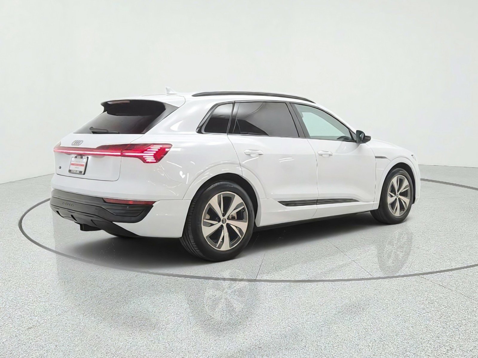 Used 2024 Audi Q8 e-tron Premium AWD/4WD image 5