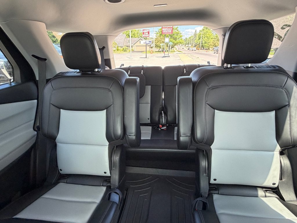 Used 2022 Ford Explorer XLT w/ Equipment Group 202A AWD/4WD image 26