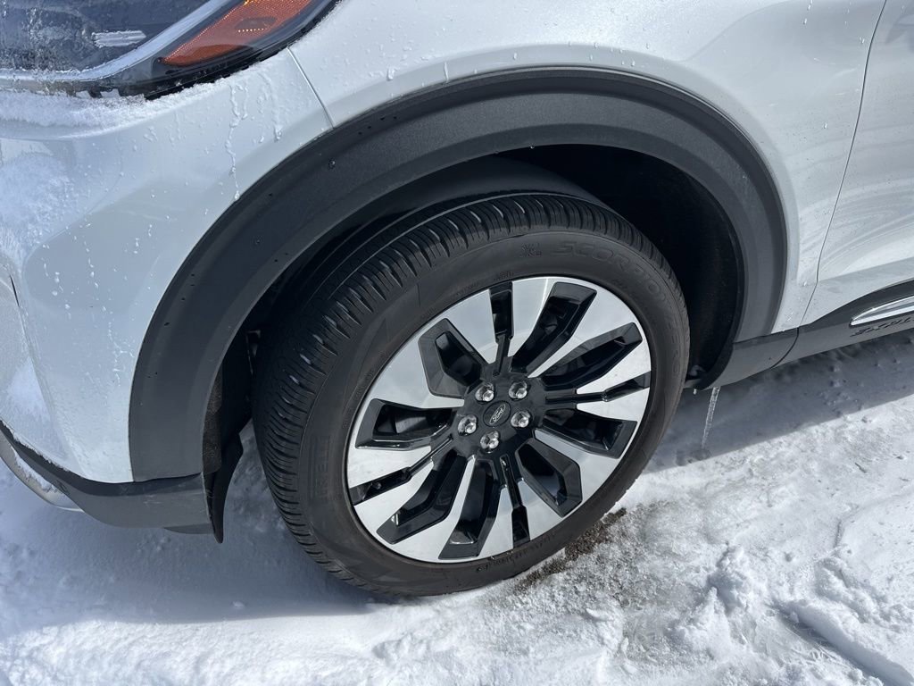 Used 2025 Ford Explorer Platinum w/ Ultimate Package image 19