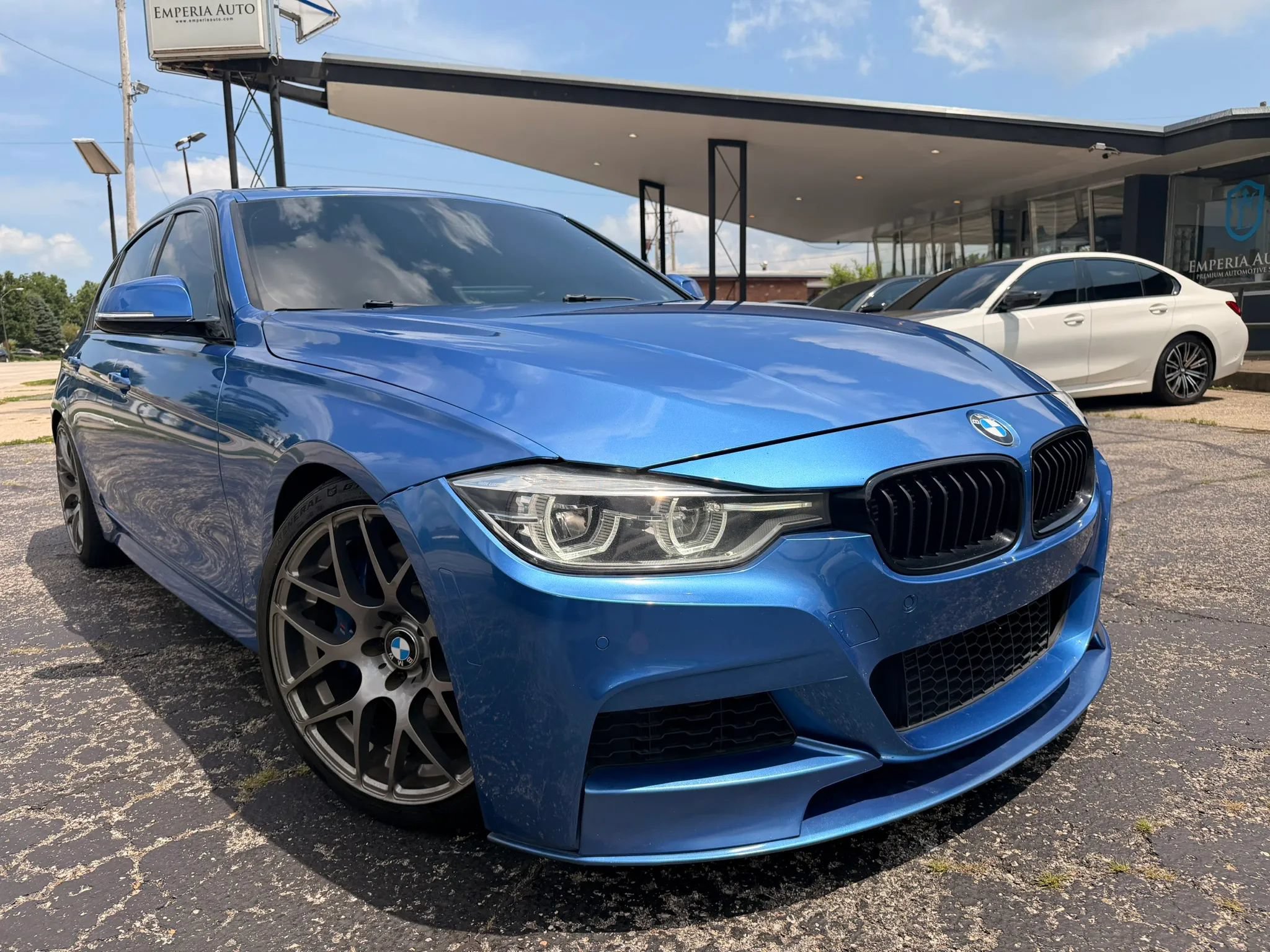 Used 2016 BMW 340i xDrive Sedan AWD/4WD image 3