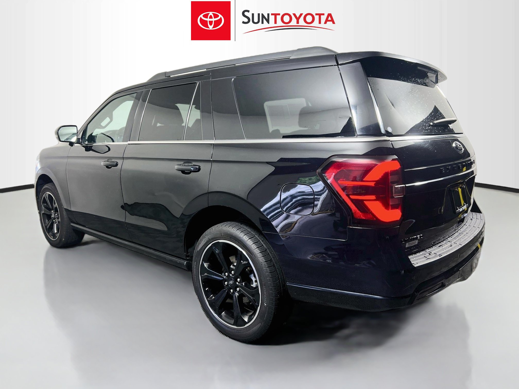 Used 2023 Ford Expedition Limited AWD/4WD image 6