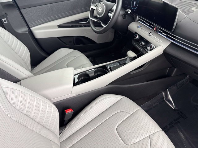 Certified 2025 Hyundai Elantra Limited FWD image 28