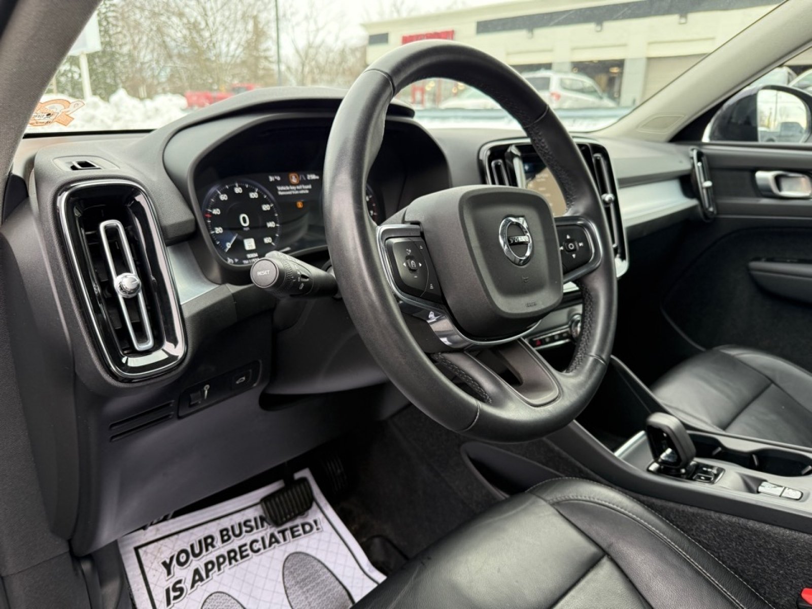Used 2022 Volvo XC40 T5 Momentum AWD/4WD image 16