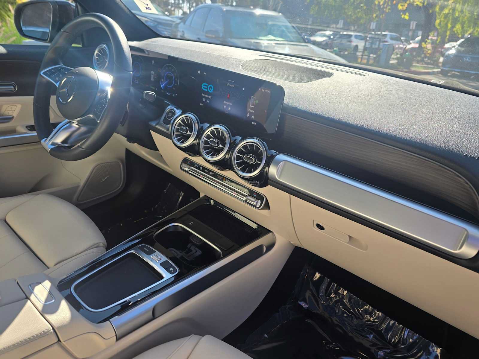 Used 2024 Mercedes-Benz EQB 250+ image 11