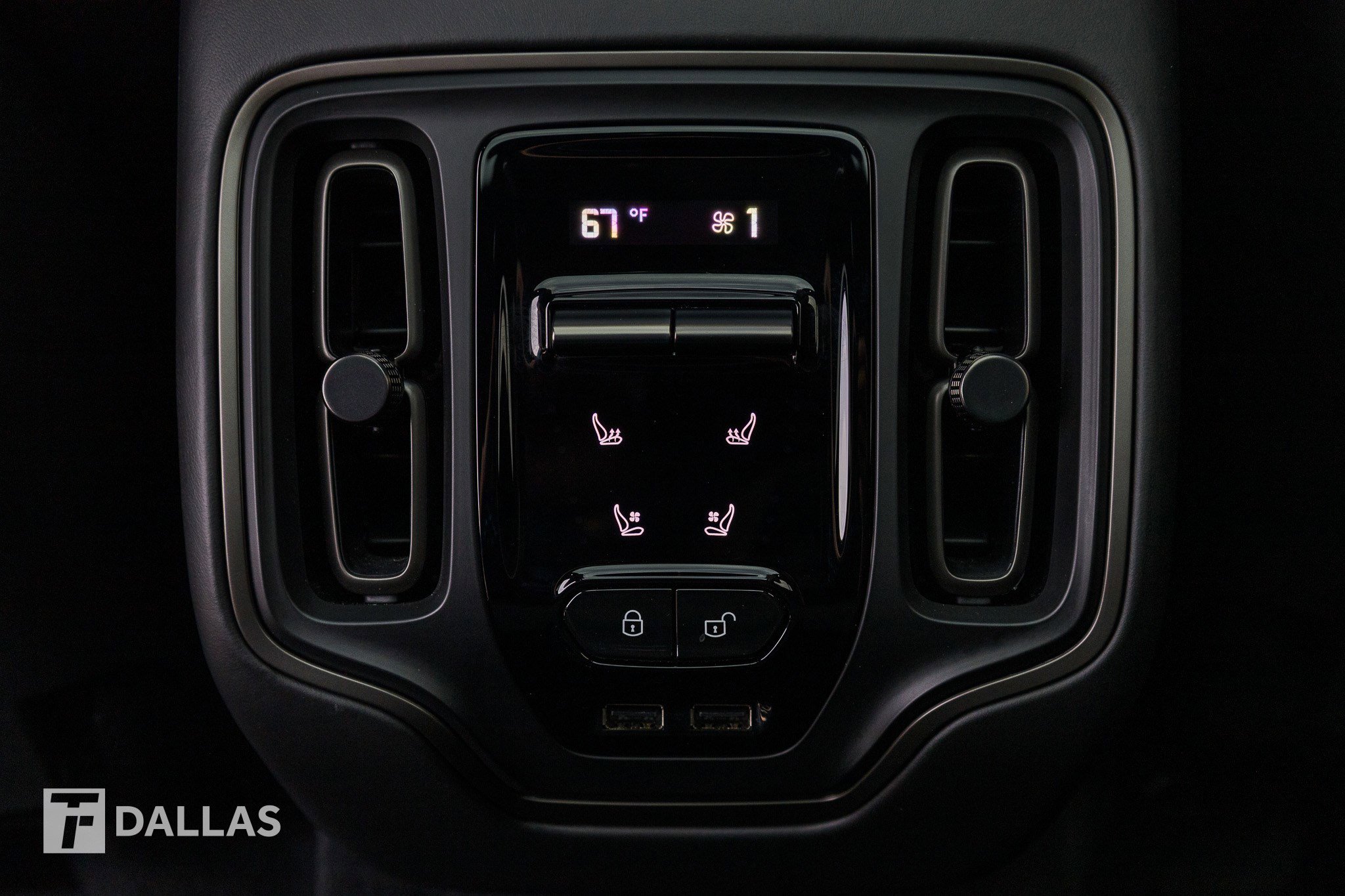 Used 2022 Aston Martin DBX image 33