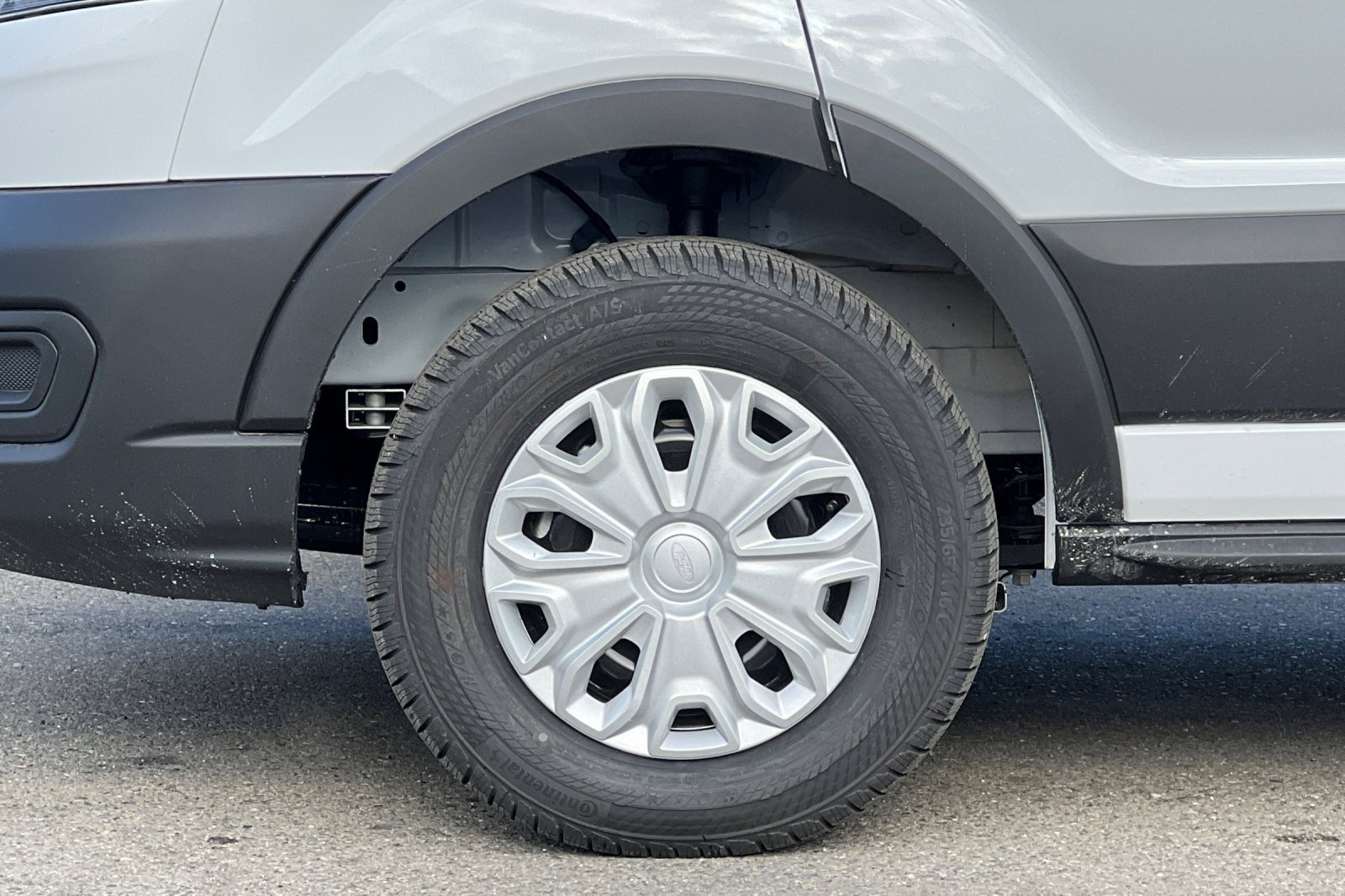 New 2026 Ford E-Transit 148 Medium Roof w/ Load Area Protection Package image 25