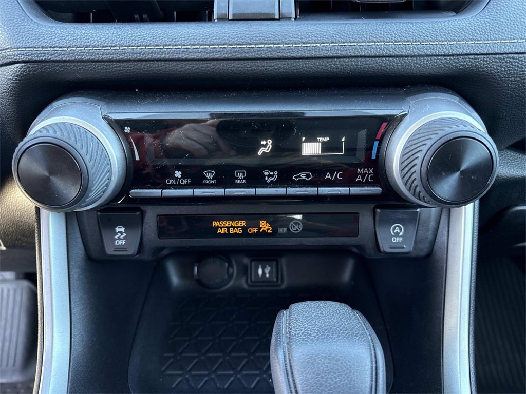 Used 2019 Toyota RAV4 LE image 19