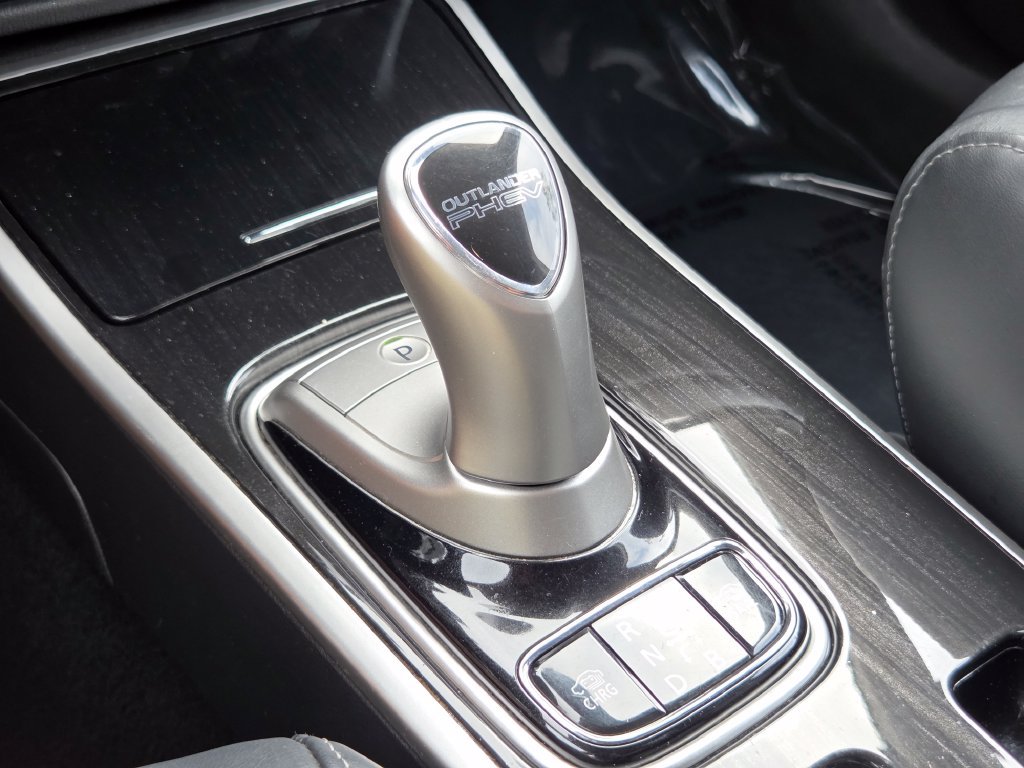 Used 2018 Mitsubishi Outlander 4WD Plug-In Hybrid image 43