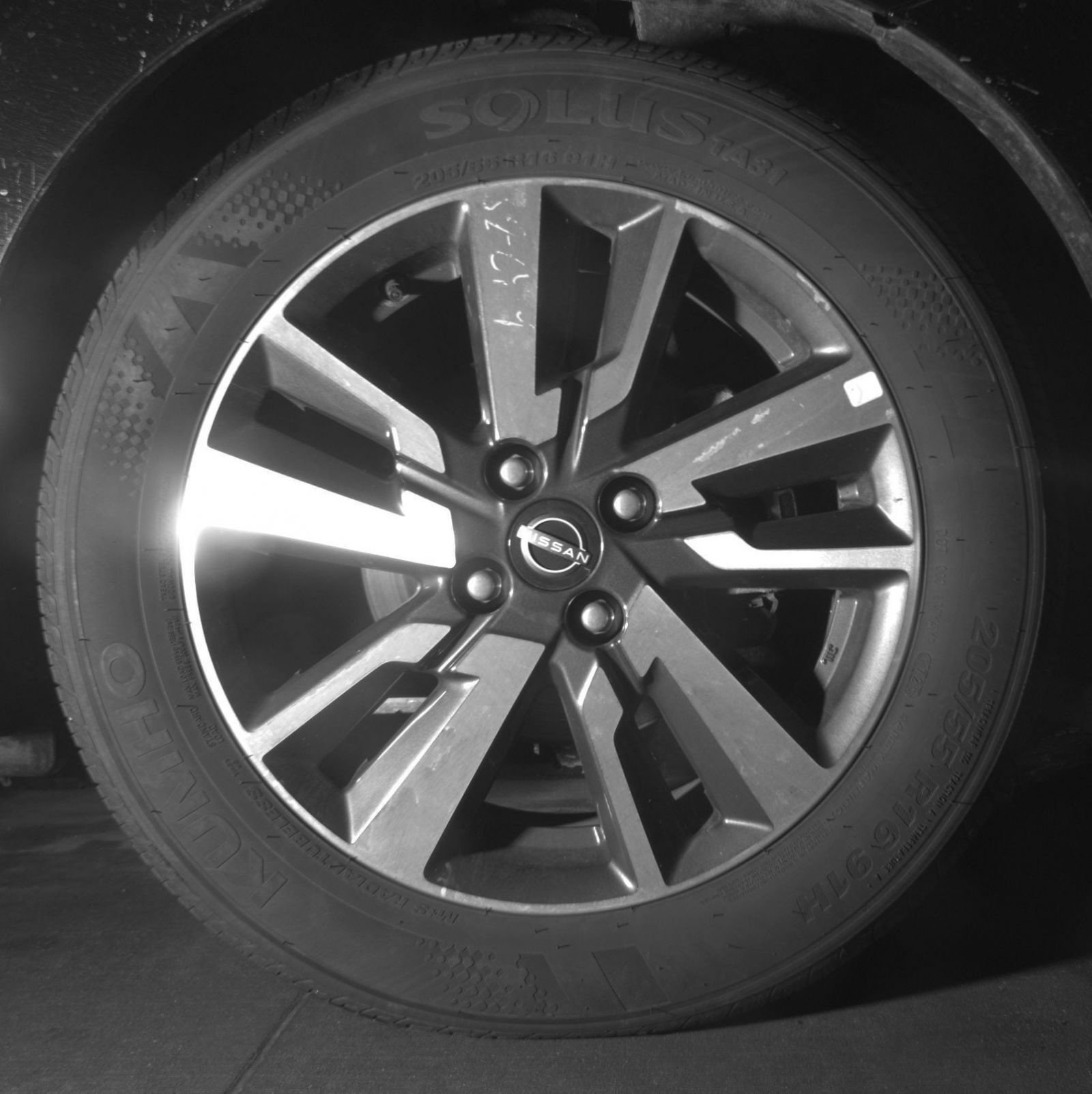 Used 2025 Nissan Versa SV FWD image 16