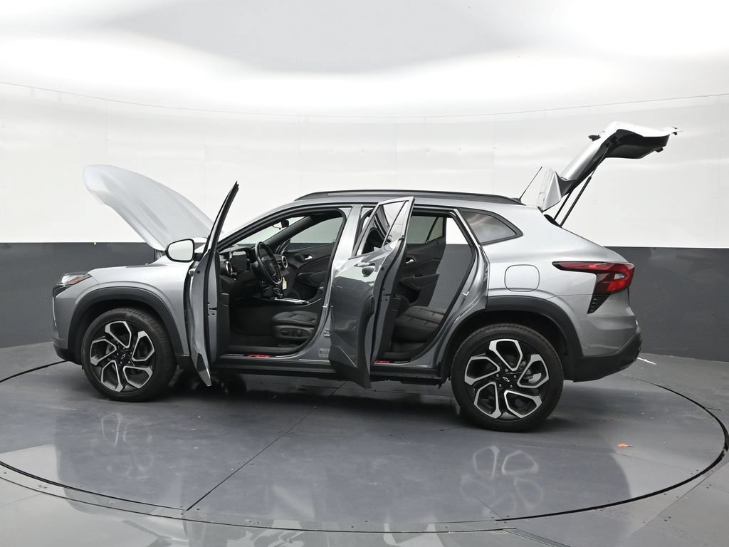 Used 2025 Chevrolet Trax RS w/ Sunroof Package FWD image 29