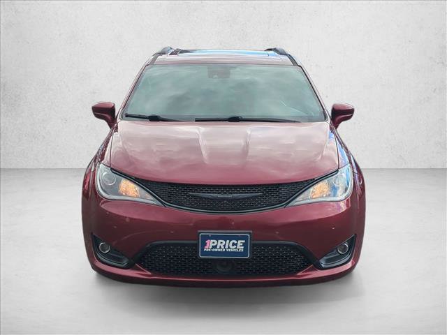 Used 2020 Chrysler Pacifica Touring-L FWD image 2