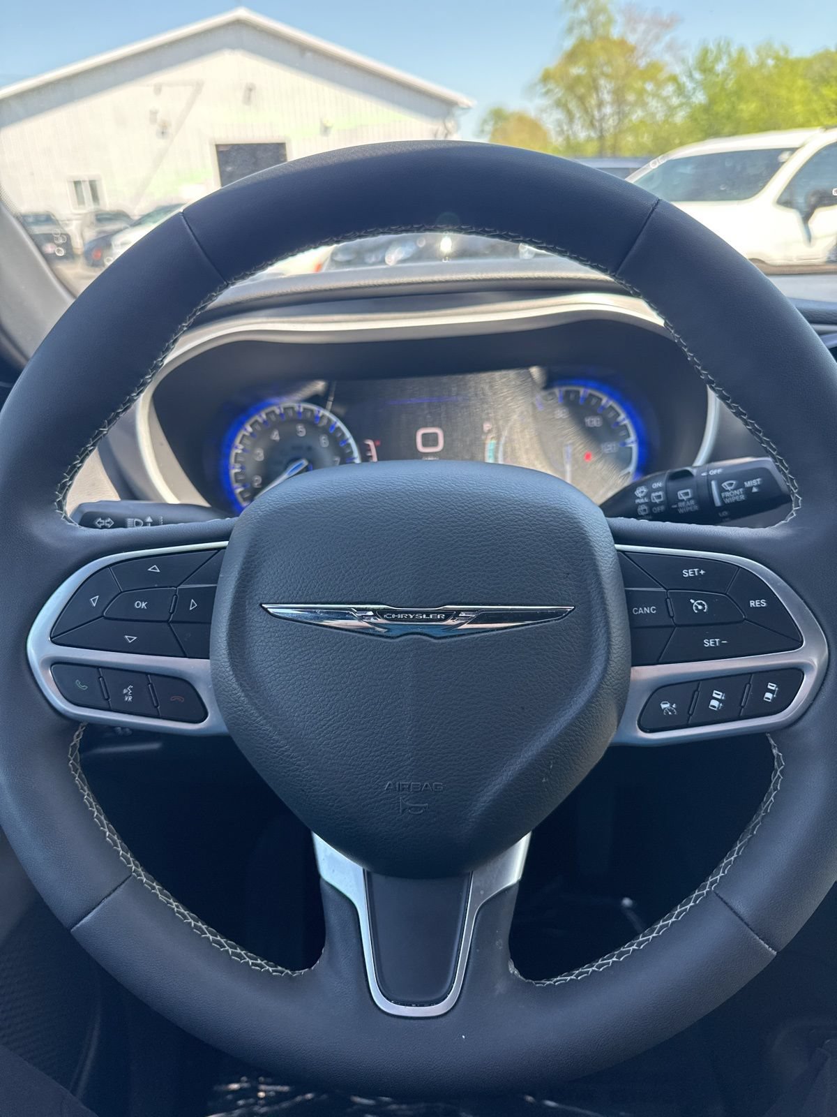 Used 2025 Chrysler Pacifica Select FWD image 14