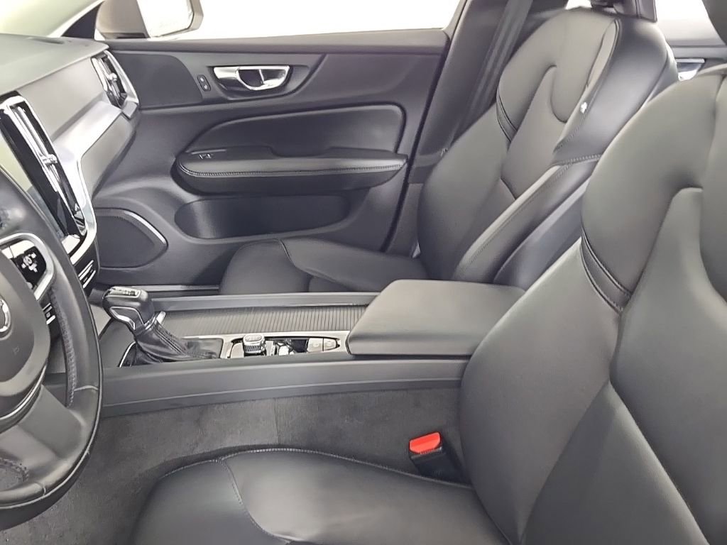 Used 2019 Volvo S60 T5 Momentum w/ Premium Package image 18