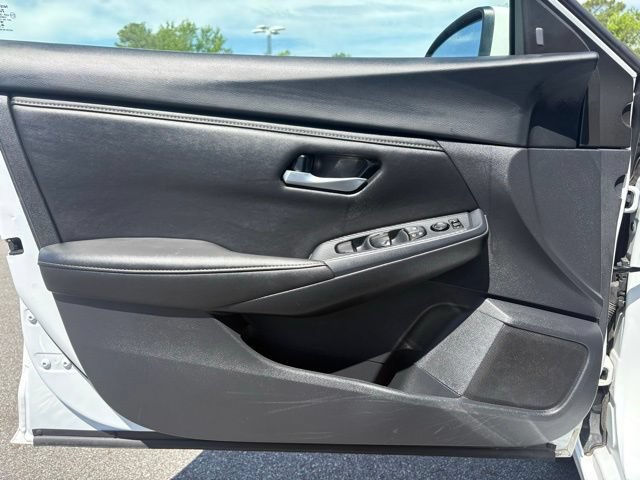 Used 2025 Nissan Sentra SV FWD image 9