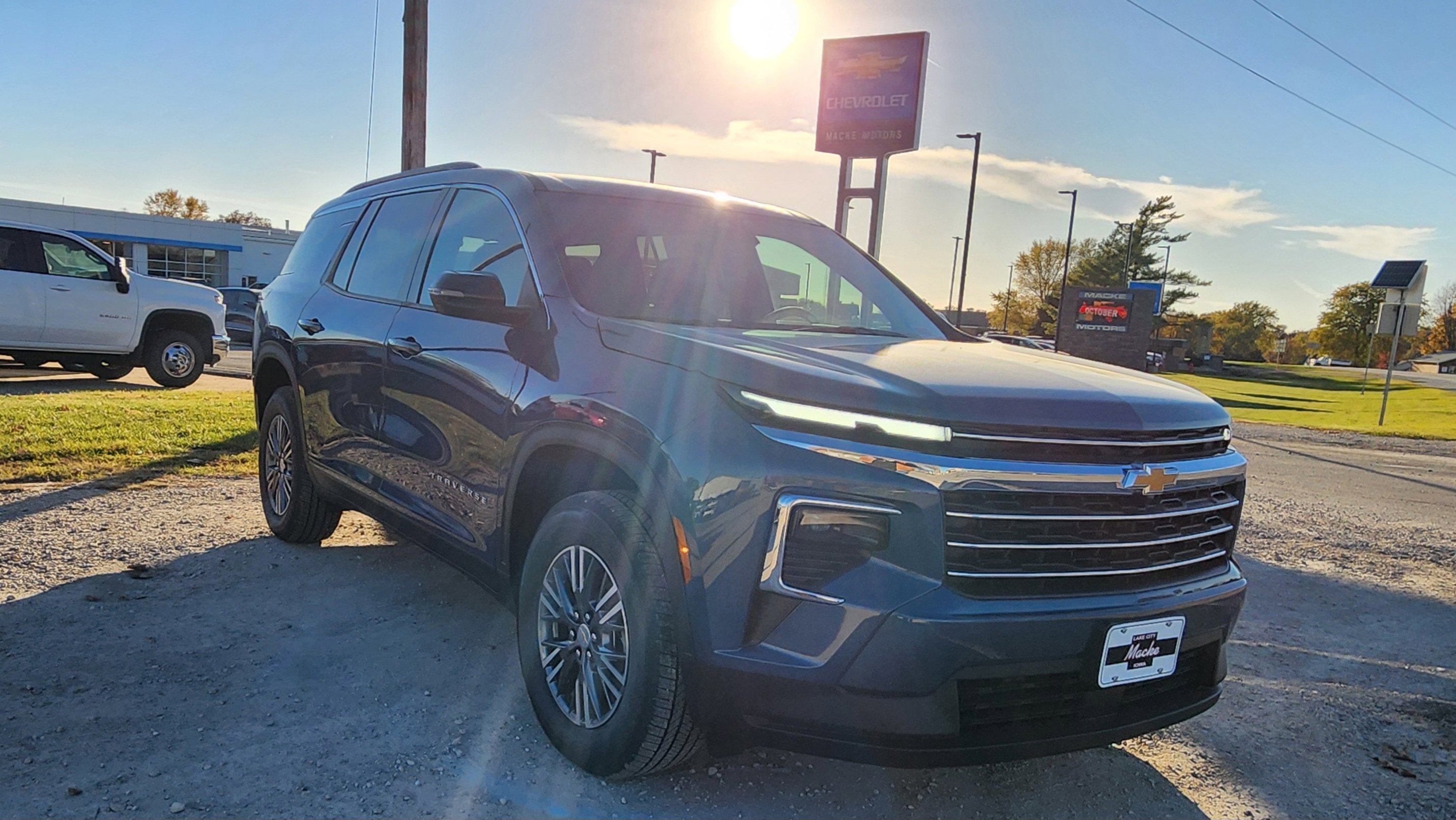 New 2026 Chevrolet Traverse LT image 3