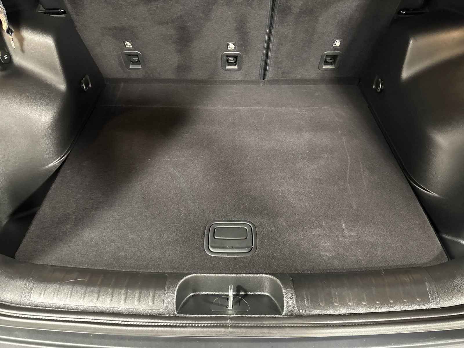Used 2019 Jeep Cherokee Latitude Plus FWD image 31
