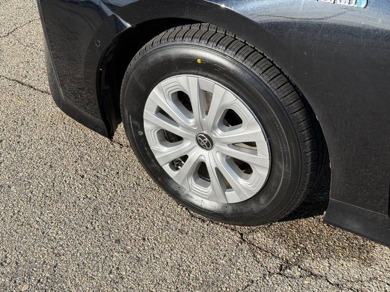 Used 2019 Toyota Prius LE image 10
