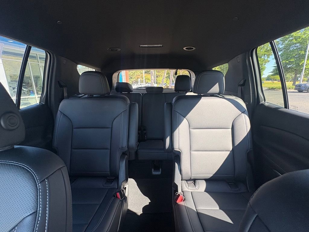 Used 2025 Chevrolet Traverse LT AWD/4WD image 13