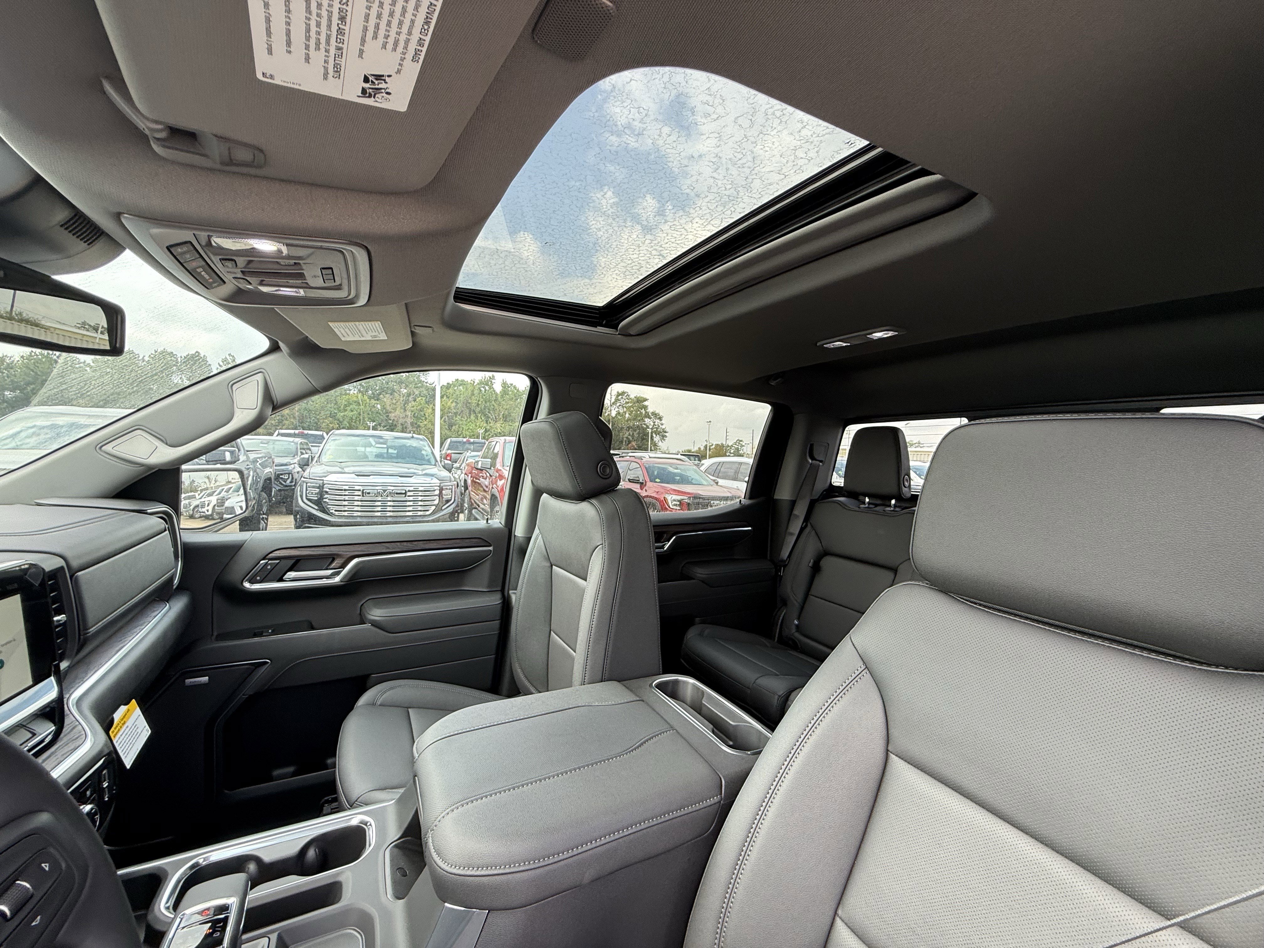 New 2026 GMC Sierra 1500 SLT image 18