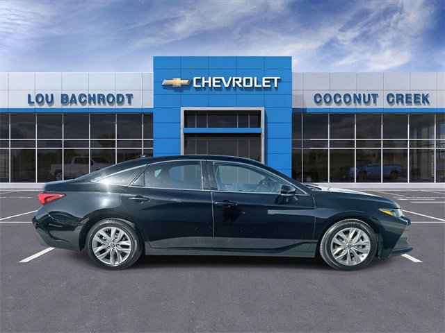 Used 2022 Toyota Avalon XLE w/ Moonroof Package image 9