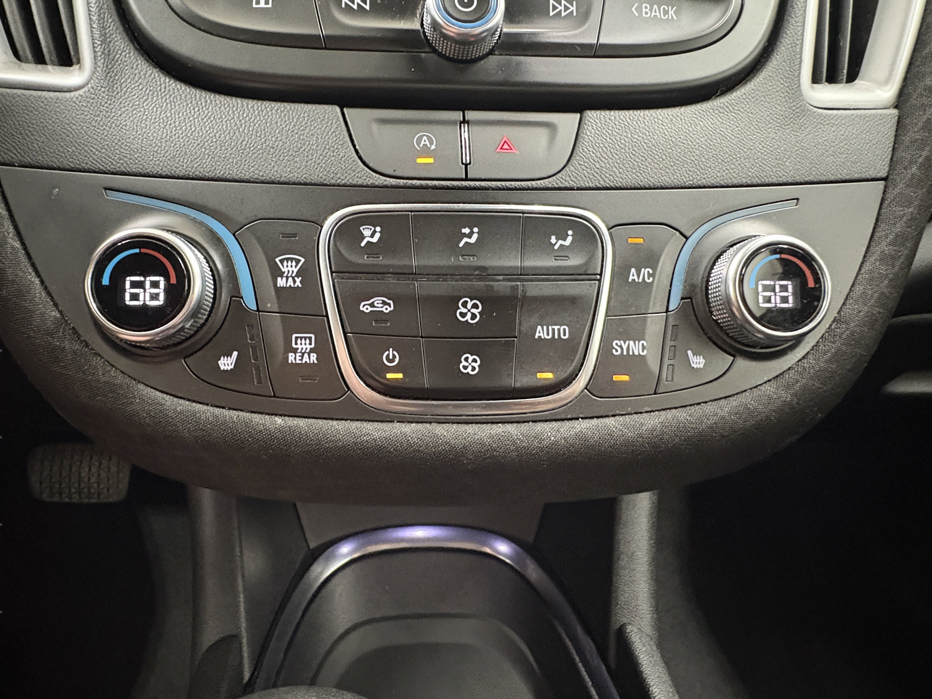 Used 2025 Chevrolet Malibu LT FWD image 16