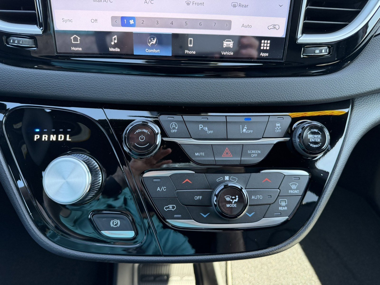 New 2026 Chrysler Voyager LX FWD image 23