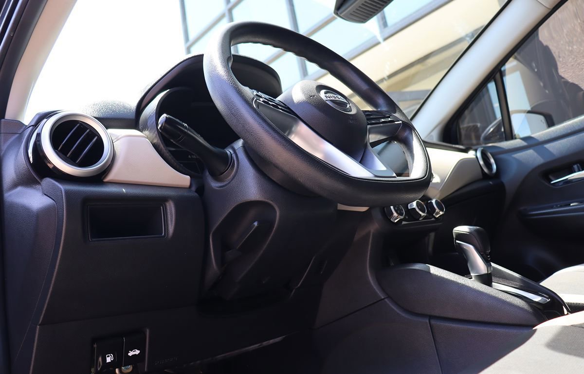 Used 2021 Nissan Versa SV FWD image 40