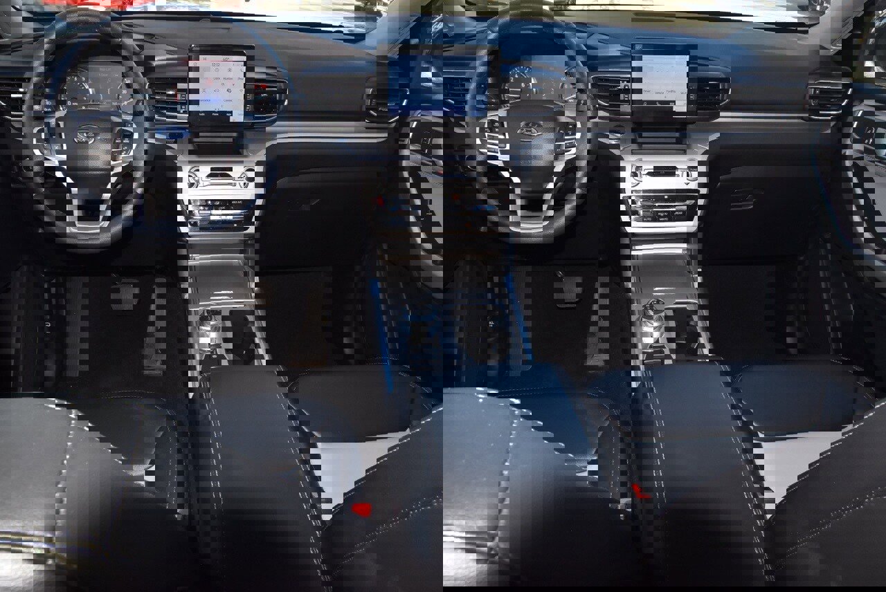 Used 2023 Ford Explorer XLT w/ Equipment Group 202A image 17