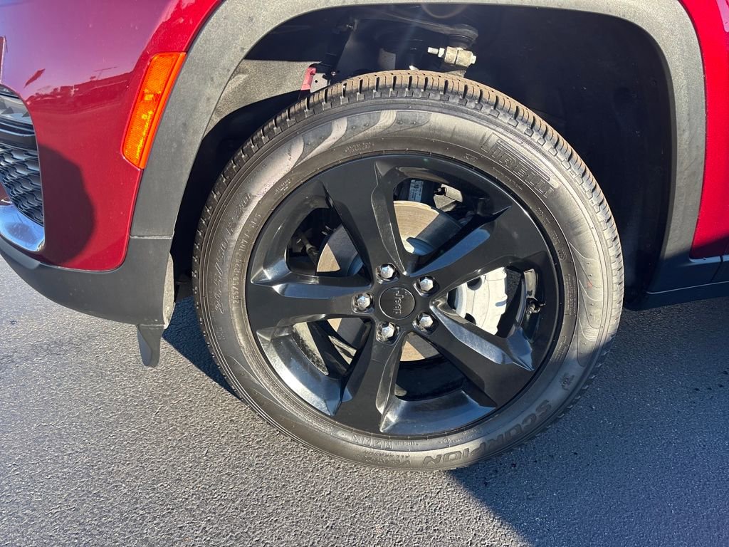 Used 2025 Jeep Grand Cherokee Limited w/ Black Appearance Package image 9