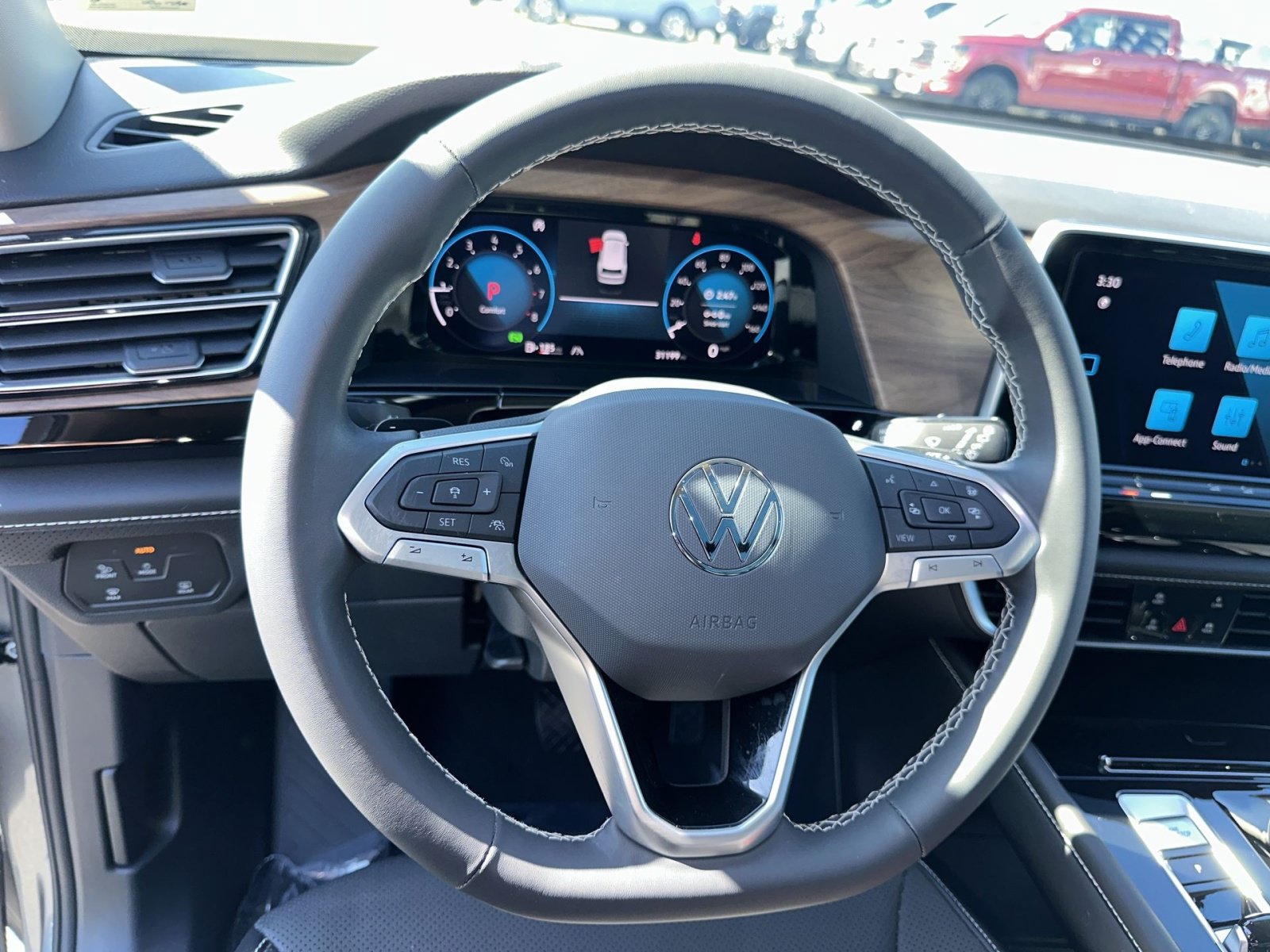 Used 2024 Volkswagen Atlas SE AWD/4WD image 17
