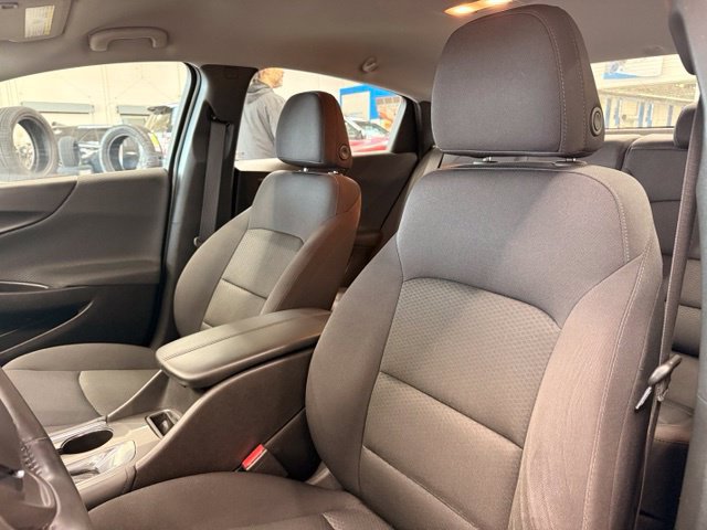 Used 2017 Chevrolet Malibu LT FWD image 4