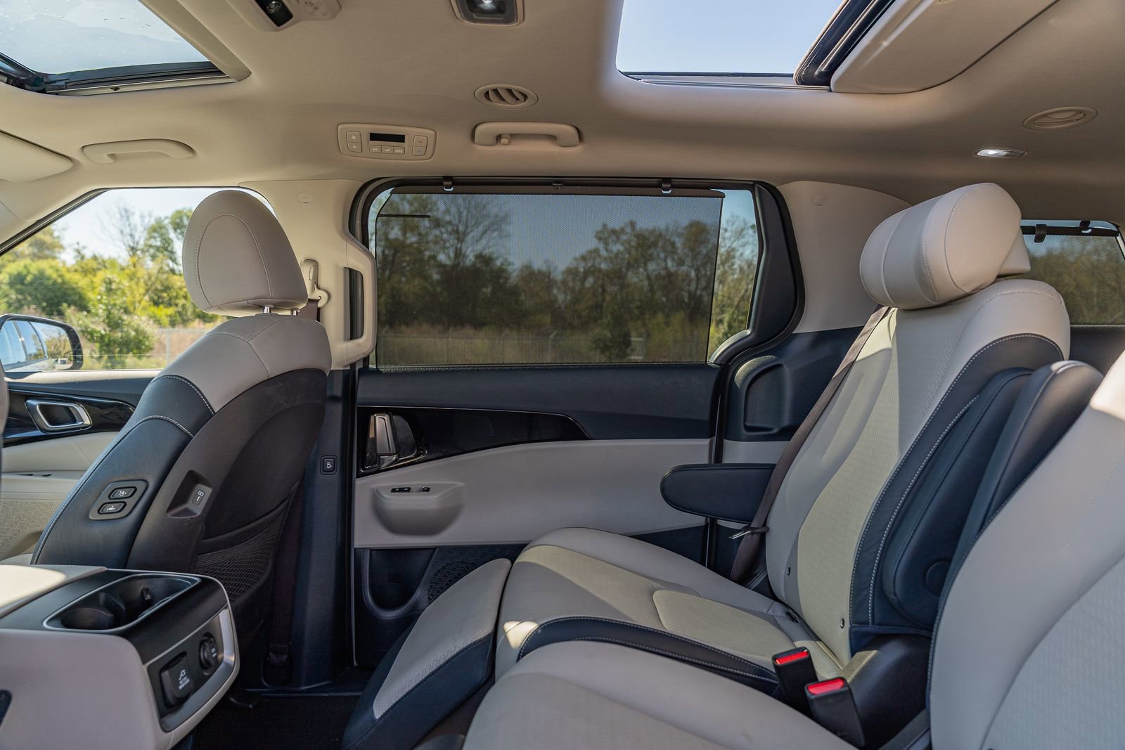 Used 2025 Kia Carnival SX Prestige image 24