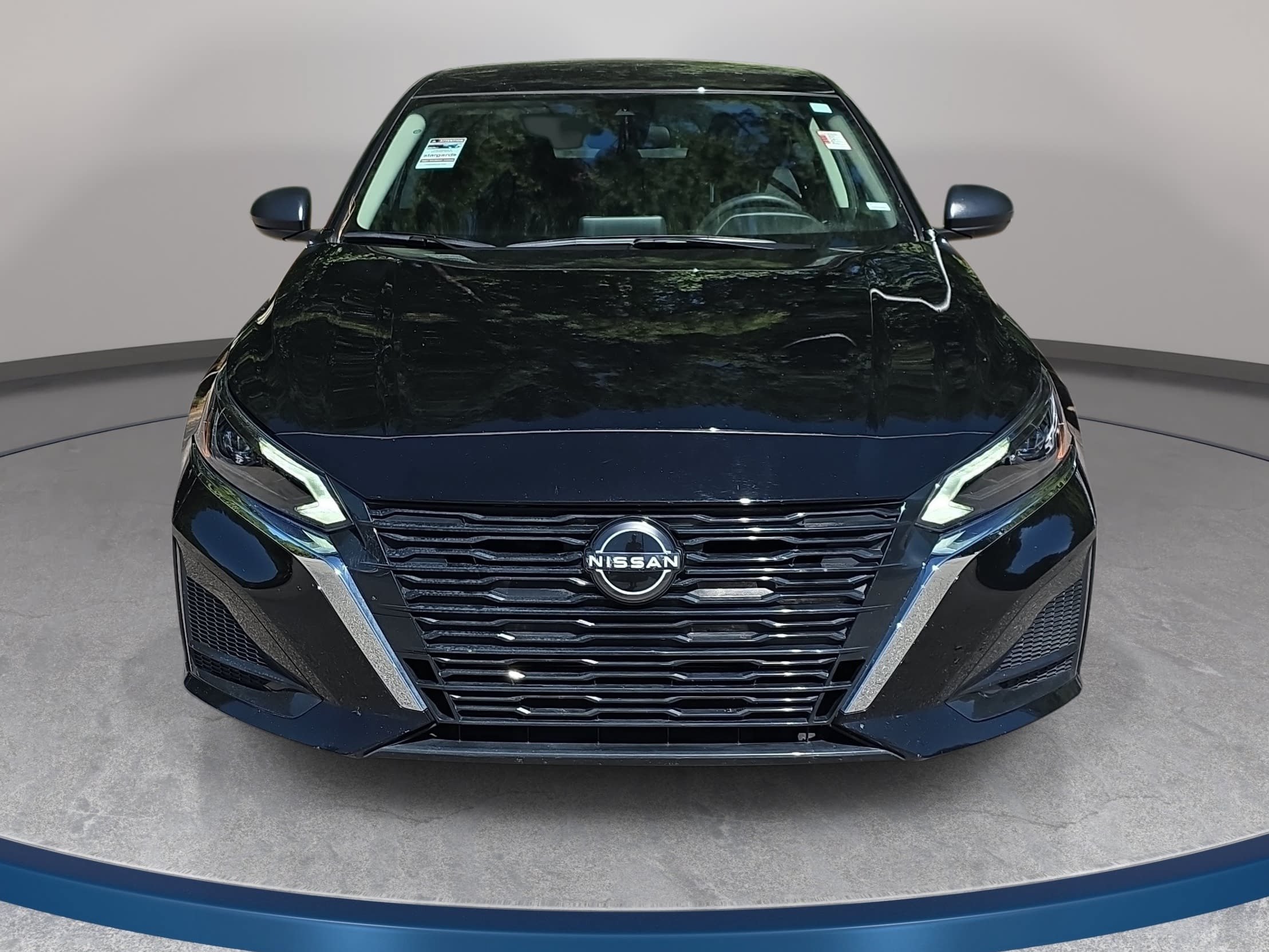 Used 2025 Nissan Altima 2.5 SV FWD image 2