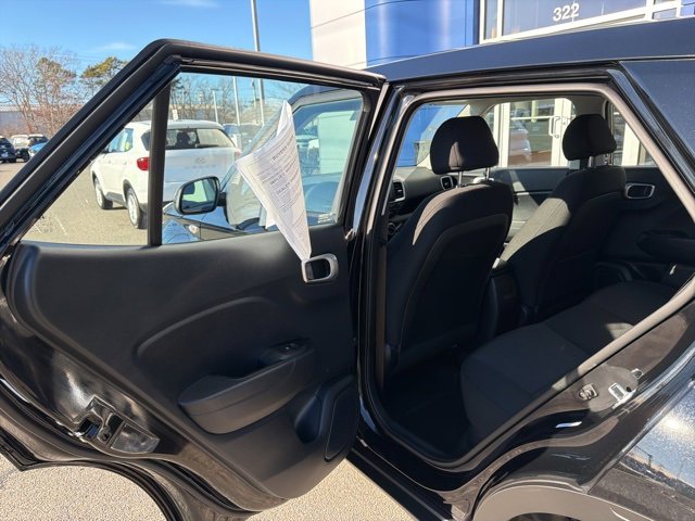 Certified 2025 Hyundai Venue SE image 30