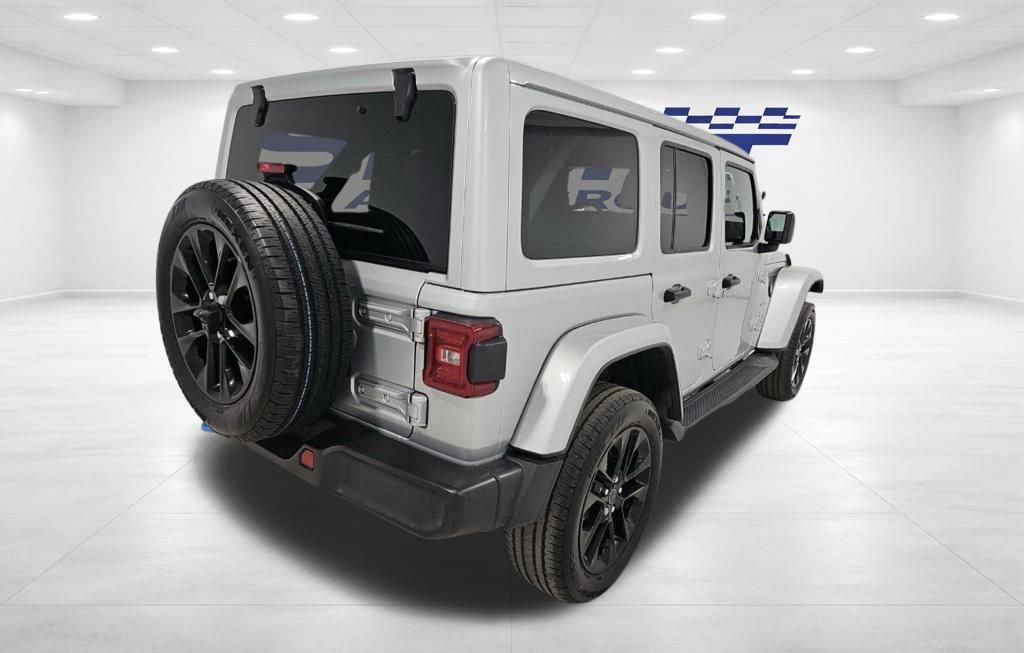 Used 2024 Jeep Wrangler Unlimited Sahara AWD/4WD image 5